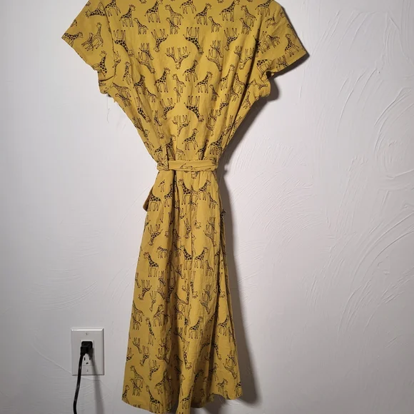 Elegant Yellow Midi Dress with Animal Print - Picture 4 of 5